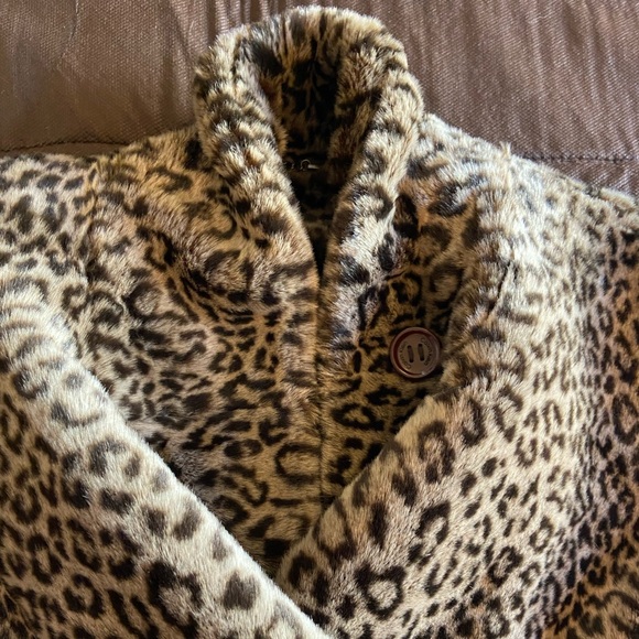CALVIN KLEIN Super Soft Leopard Cheetah Print Faux Fur Coat - Picture 9 of 10